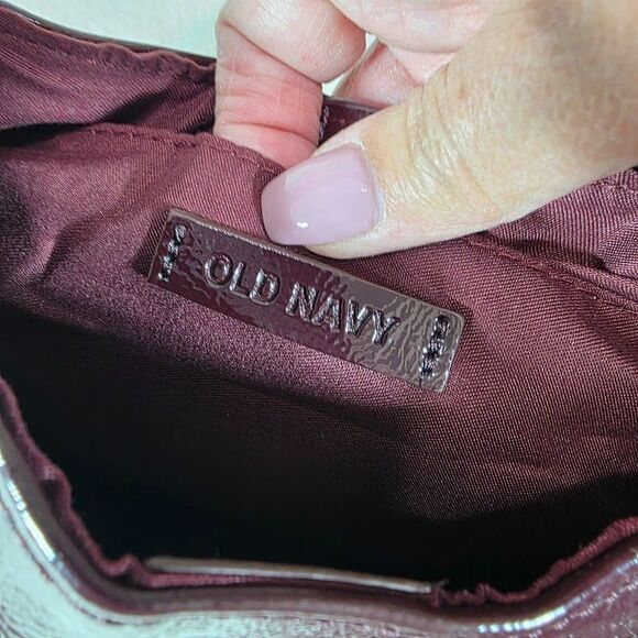 Old Navy Mini Hobo Bag Burgundy Magnet Snap Close Interior Pocket Vegan Leather - Picture 4 of 6